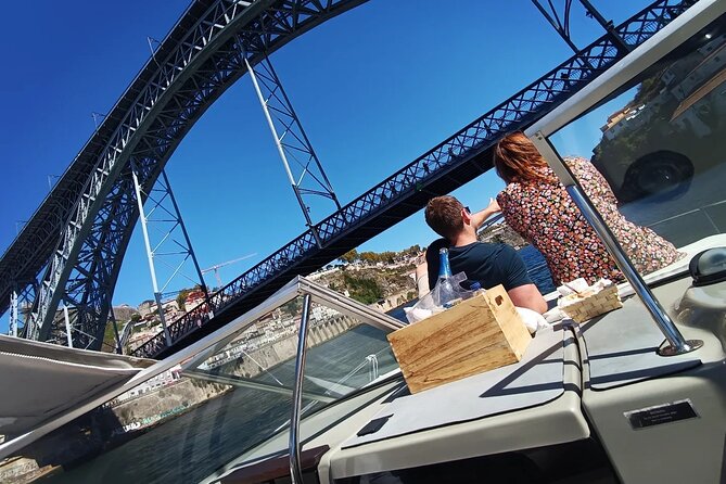 2h Private Boat Trip for two with Tasting in Porto - Marina da Afurada, then straight into the good part