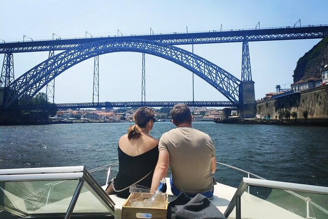 2h Private Boat Trip for two with Tasting in Porto - The on-board tasting: sweet and savory, plus sparkling wine