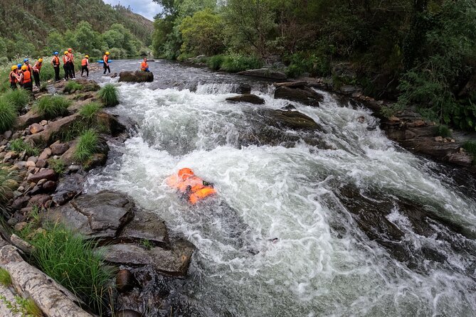 3-Hour Cano-Rafting Tour on the Paiva River - Safety briefing and getting on the water between Aldeia da Paradinha and Areínho