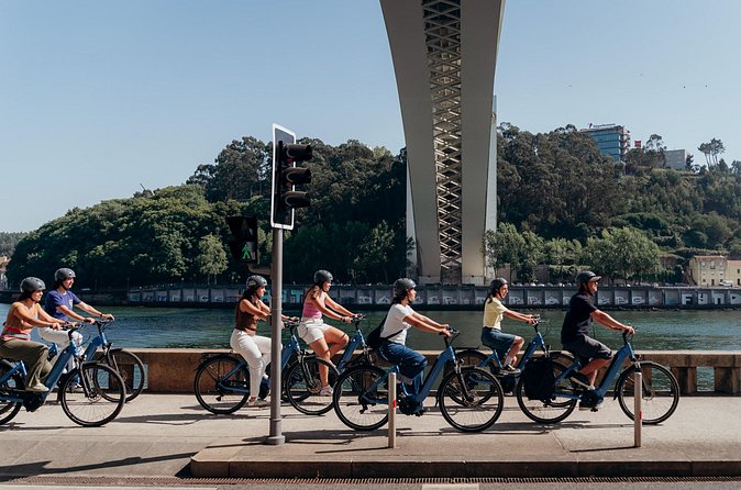3-Hour Porto Highlights on a Electric Bike Guided Tour - Mosteiro da Serra do Pilar: Porto’s best-view kickoff