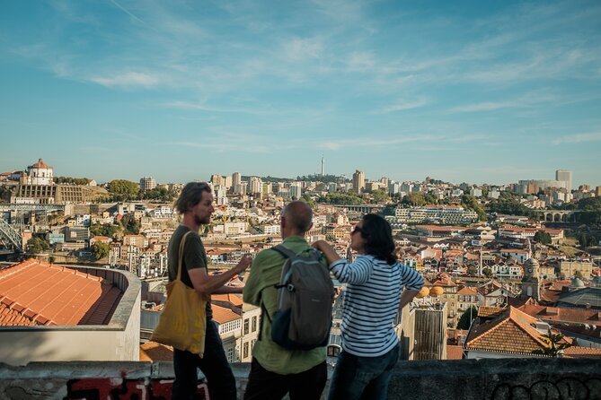 3-hour private guided walking tour of the BEST of Porto - Igreja do Carmo and azulejos: where the old center gets visual