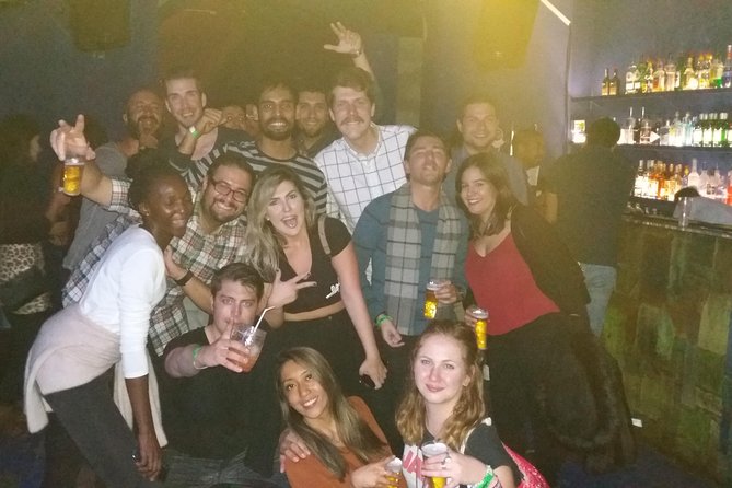 4-hour Guided Porto Pub Crawl with 6 drinks and VIP CLUBentry - Stop 1: Fonte dos Leões and the Lions Fountain Moment