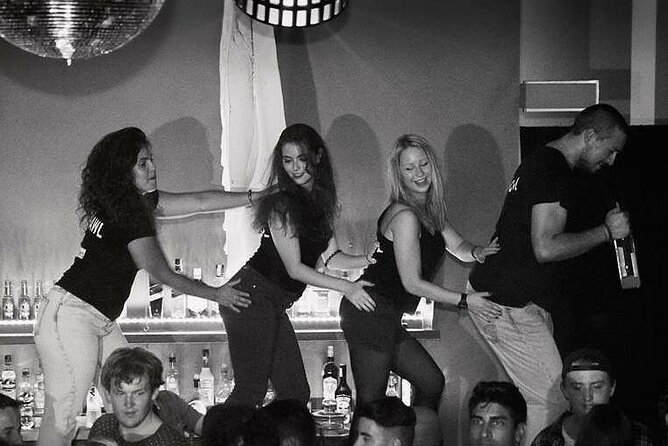 4-hour Guided Porto Pub Crawl with 6 drinks and VIP CLUBentry - The Drinks Setup: Six Included, and It Can Feel Fast