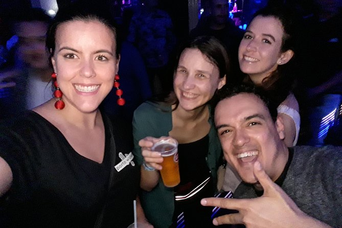 4-hour Guided Porto Pub Crawl with 6 drinks and VIP CLUBentry - Meeting at Fonte dos Leões: Get It Right, Save Time
