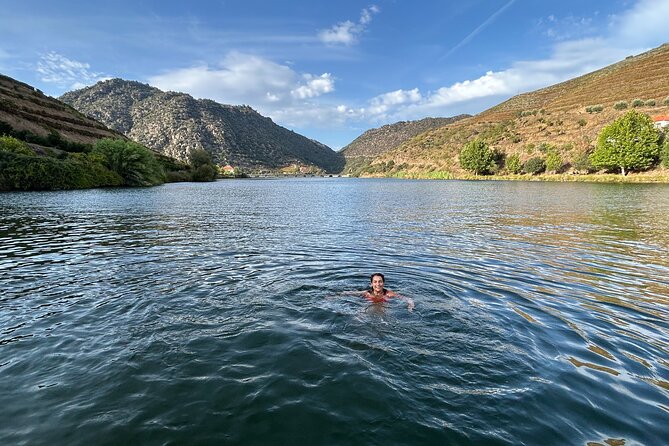 4H Private Boat Trip on the Douro River - Feel the Nature - 1.5 hours sailing: photos, playlist control, and Port toasts