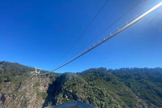 516 Arouca Bridge & Paiva Walkways Tour with Lunch from Porto - Crossing the 516 Ponte Suspensa, 175 m views and the see-through floor