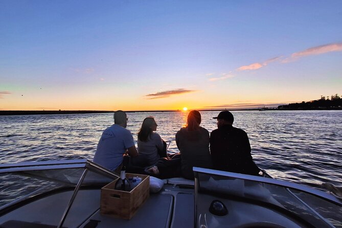 6 Bridges and Ribeira Boat Tour with Sunset Option - Quays and Icon Views: Ribeira and Cais de Gaia in the Same Breath