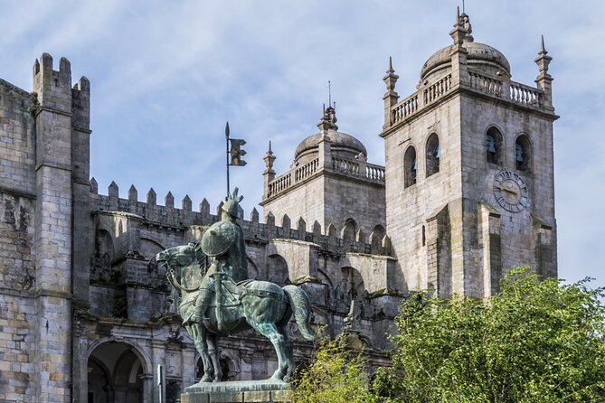 Amazing Secrets of Porto: Self-Guided Puzzle Adventure - Ourivesaria Aliança: A Goldsmith Building Turned Store