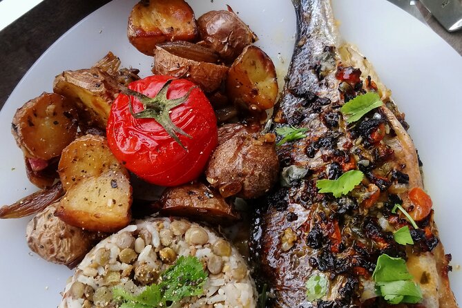 An Unforgettable Evening: Authentic Portuguese Dinner in Porto - Starters Begin With Sparkling Wine and Portuguese Fruit