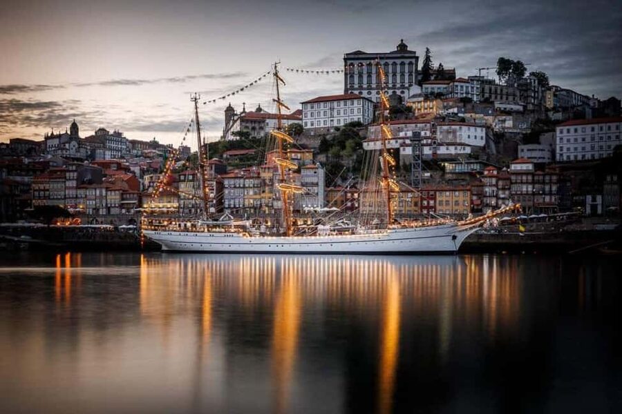Authentic Porto Fado: A Cultural & Musical Evening - Entering the Classic Fado House (And Why the Room Matters)