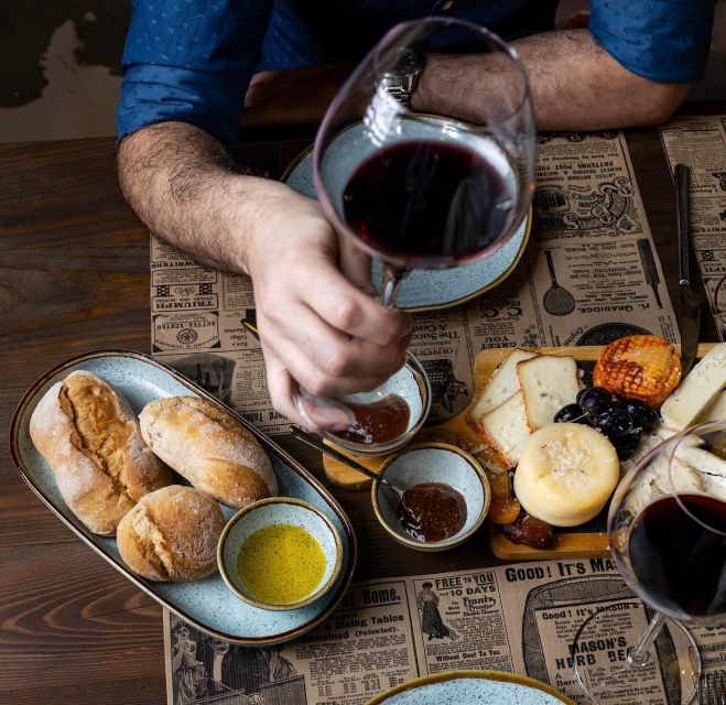 Aveiro: Wine & Food pairing - Group Size and Pace: Why 8 People Makes It Work