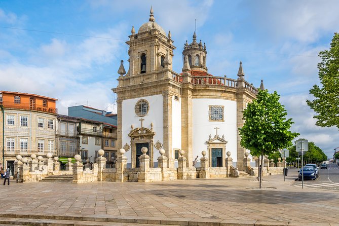 Barcelos: Half Day Private Tour from Porto - The drive out of Porto, and what the guide brings to Barcelos