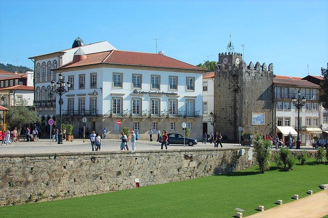 Barcelos, Ponte de Lima & Viana Private Tour (All Inclusive) - Getting oriented fast: pickup, transport, and how the day flows