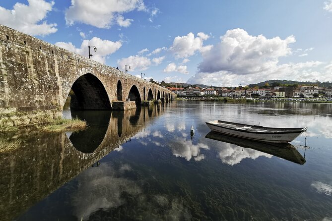 Barcelos, Ponte de Lima & Viana Private Tour (All Inclusive) - Lunch and Santa Luzia Sanctuary: rose windows, a big viewpoint, and a satisfying reset