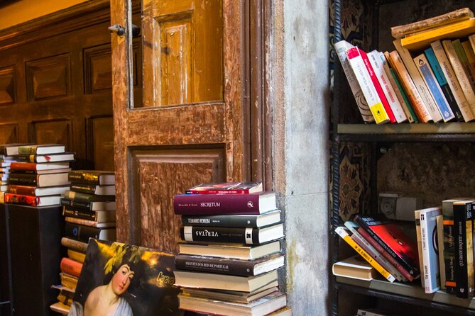 Bio/Organic Wine Tasting and Food Pairing with Wine Producer - Térmita in Porto, a wine bar inside a bookstore and art space