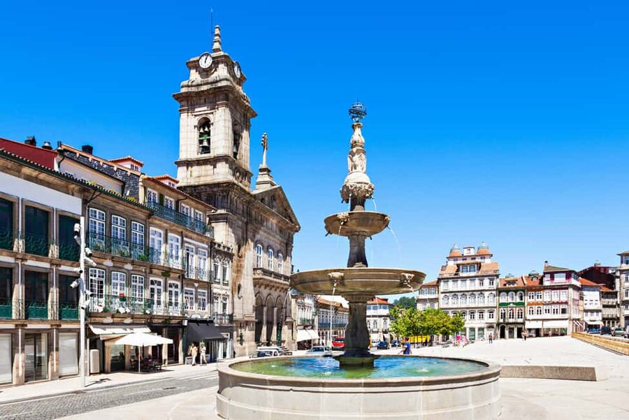 Braga and Guimarães Day Trip from Porto - Transportation, timing, and the “long day” factor