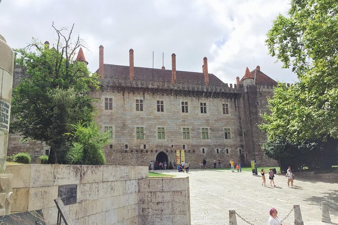 Braga and Guimarães Historical and Cultural Tour from Porto - Guimarães Castle: the Portugal origin story told by the walls