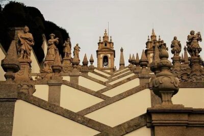 Braga and Guimarães Small-Group Tour with Lunch from Porto