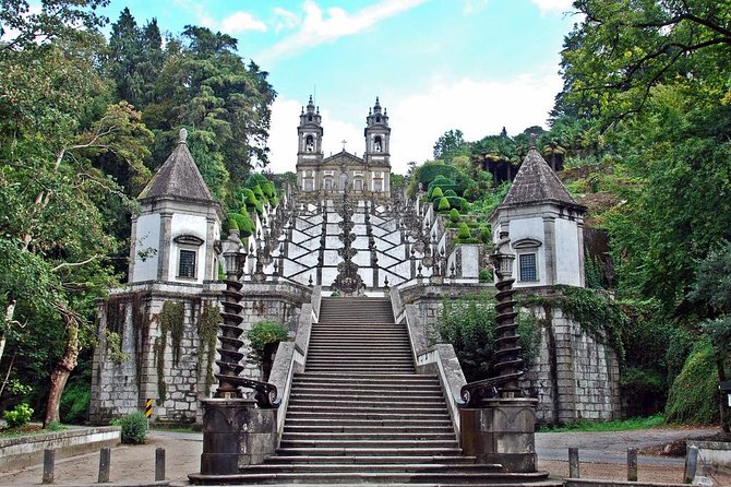 Braga and Guimarães Small Group Tour with Lunch From Porto - Stop 3, Bom Jesus and the funicular: stairs management is the real trick