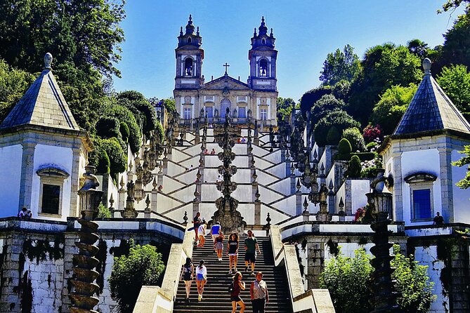 BRAGA E GUIMARÃES Private Historic Tour from Porto - Guimarães Castle and Paço dos Duques: power, stone, and a walk through key squares