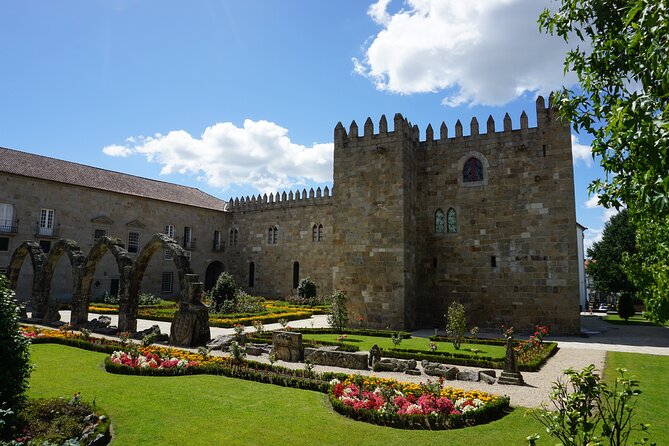 Braga & Guimarães Best-Of Private Tour – Customizable Experience - Guimarães: medieval lanes, the Portugal-birth feeling, and where walking matters