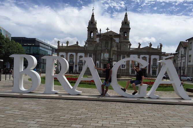 Braga & Guimarães Small Group Tour: Lunch & All Tickets Included - Diana Restaurante lunch: northern Portuguese flavors with Vinho Verde