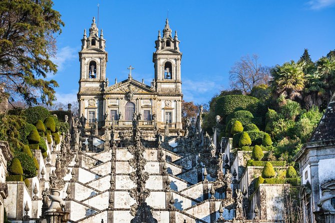 Braga & Guimarães Small Group Tour: Lunch & All Tickets Included - Sé de Braga and the chapels: what makes this cathedral visit feel different
