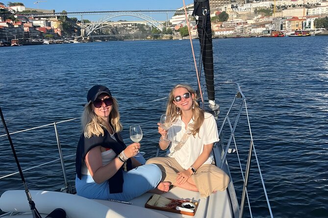 Charming tour of the Douro on an exclusive sailboat for up to 8 people - Where you start in Vila Nova de Gaia, and how the 2.5 hours play out