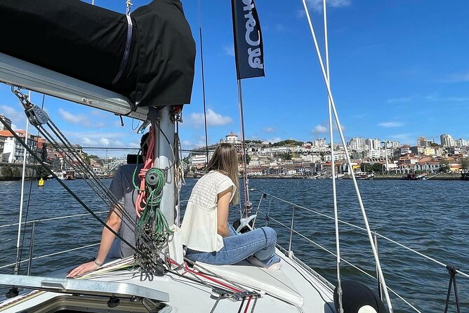 Charming tour of the Douro on an exclusive sailboat for up to 8 people - Porto and Gaia banks from the water: what you should watch for