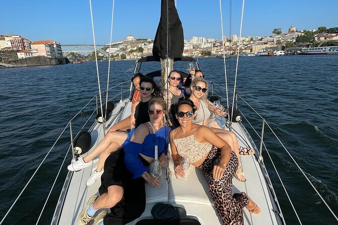 Charming tour of the Douro on an exclusive sailboat for up to 8 people - Coastal option to Foz do Douro and Matosinhos: the nice upgrade