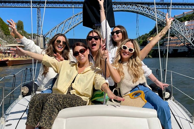 Charming tour of the Douro on an exclusive sailboat for up to 8 people - Douro River segment: estuary to Ribeira do Porto and back