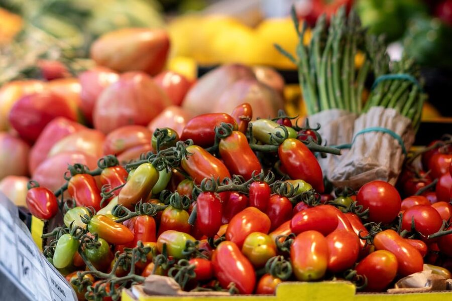 Chef Led Porto Market Tour & Portuguese Tapas Class + Wine - Mercado de Bolhão Ingredient Hunt, Guided by a Chef