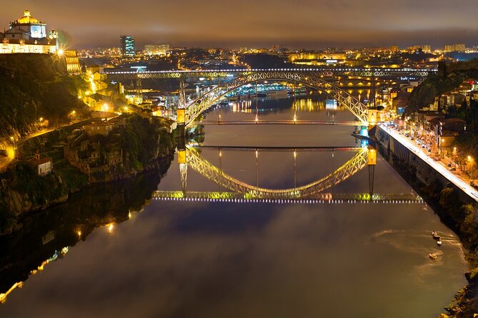 Christmas All Inclusive Dinner River Cruise with DJ on Board - Alcohol Rules, Age Limits, and What That Means for Your Group