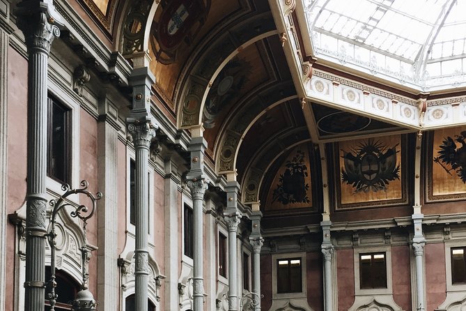 Crimes & Mysteries - The haunted hotel moment, then a big finish at São Bento Station