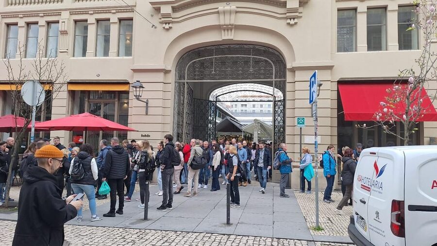 Customizable Full Day Porto Tour: Choose Your Experience - Gaia lunch and a local-food moment with guide Carlos