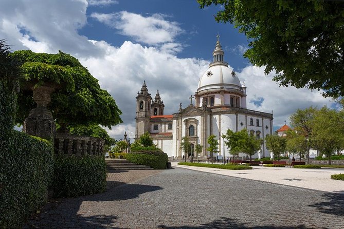 Day Trip Braga and Guimarães from Porto - Lunch reality: you get a meal option, but time can swing