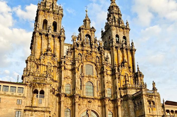 Day Trip from Porto to Santiago de Compostela and Valença - Santiago de Compostela free time: how to use your first hour