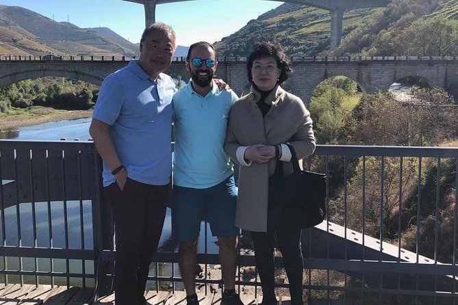 Day Trip Through the Enchanting Douro Valley #DuckSideOfPorto - The highest point moment: Miradouro de São Leonardo de Galafura