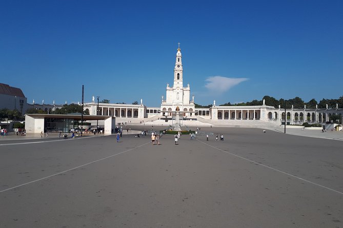 DayTrip Porto to Lisboa (optional visit to Aveiro_Coimbra_Fátima) Since 400eur - Guides and Drivers: What You Can Expect From the People Behind the Wheel