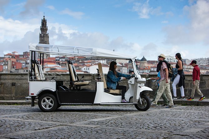 Discover Porto's Highlights on a 2-Hour Private Electric Tuk Tuk - Sé do Porto: A Quick Look at One of Porto’s Oldest Monuments