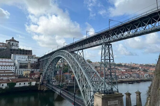 Discover Porto with an Official Guide: A Tour of Iconic Landmarks - Miradouro da Vitória: a viewpoint that feels like a shortcut