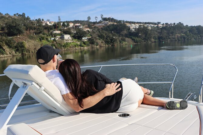 Douro Tour on a Private Yacht in Porto - UNESCO waterfront pause: Ribeira de Gaia and Porto