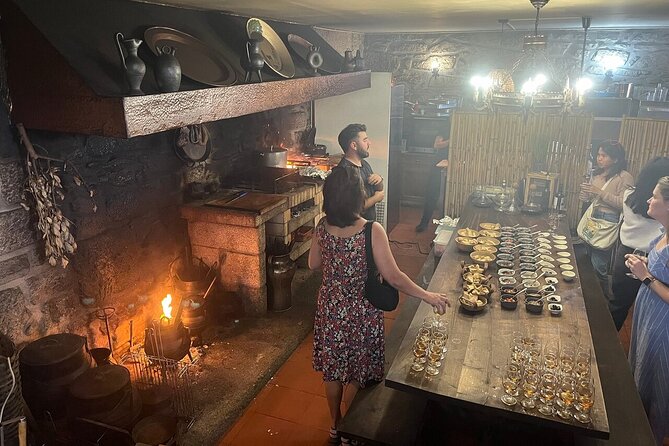 DOURO VALLEY & AMARANTE: Private Tour, Wine Tour and Cruise - The Pinhão to Peso da Régua road: time for photos on one of the world’s best drives