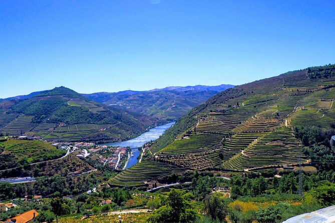 Douro Valley and Régua Panoramic Cruise with Lunch from Porto - Crestuma-Lever Dam near Gaia: smaller lock, still unforgettable