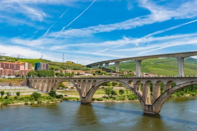 Douro Valley and Régua Panoramic Cruise with Lunch from Porto - São Bento meeting point, then a calm start before the cruise