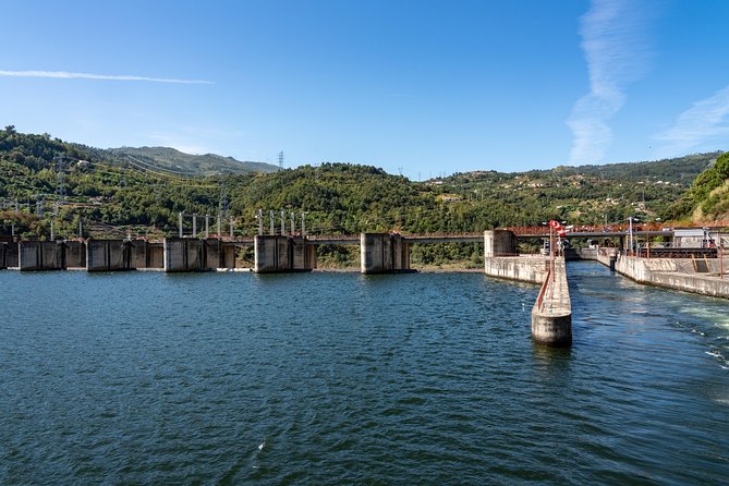 Douro Valley Cruise Porto to Pinhão: Breakfast, Lunch and Tasting - Key things to know