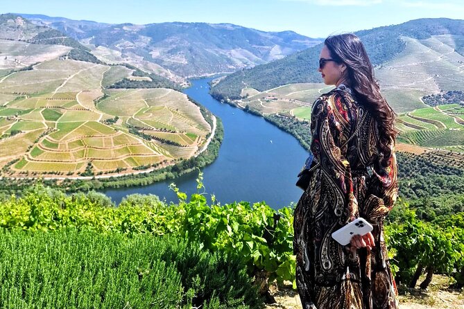 Douro Valley-Expert Guide-Boat-Lunch-Tastings-Offer wine bottle - The Rabelo Boat Cruise: Douro River Views and a Hands-On Moment