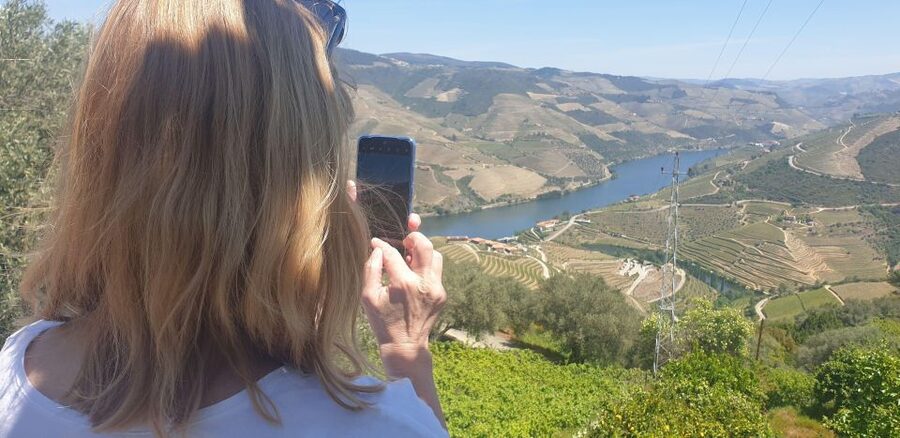 Douro Valley-Expert Guide-Boat-Lunch-Tastings PremiumService - The Pinhão Boat Cruise and On-Board Vinho Verde Tasting