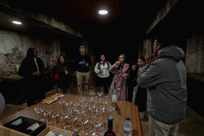 DOURO VALLEY: Lunch in a winery, tastings & 1-h private boat tour - Pinhão river cruise: the vineyards look different from the water
