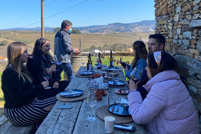 DOURO VALLEY: Lunch in a winery, tastings & 1-h private boat tour - Premium option in Pinhão: extra access, extra tasting time